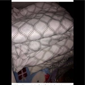 White and gray sheet set